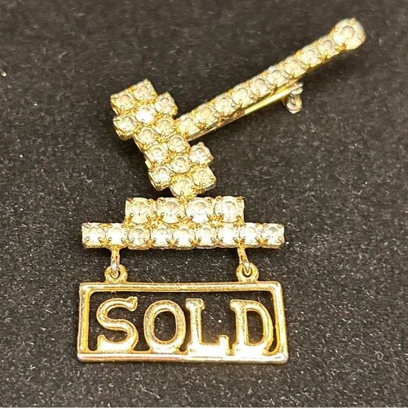 Vintage Clear Prong Set Rhinestone Dangle Sold Sign Gold Tone Pin Brooch - Picture 1 of 2